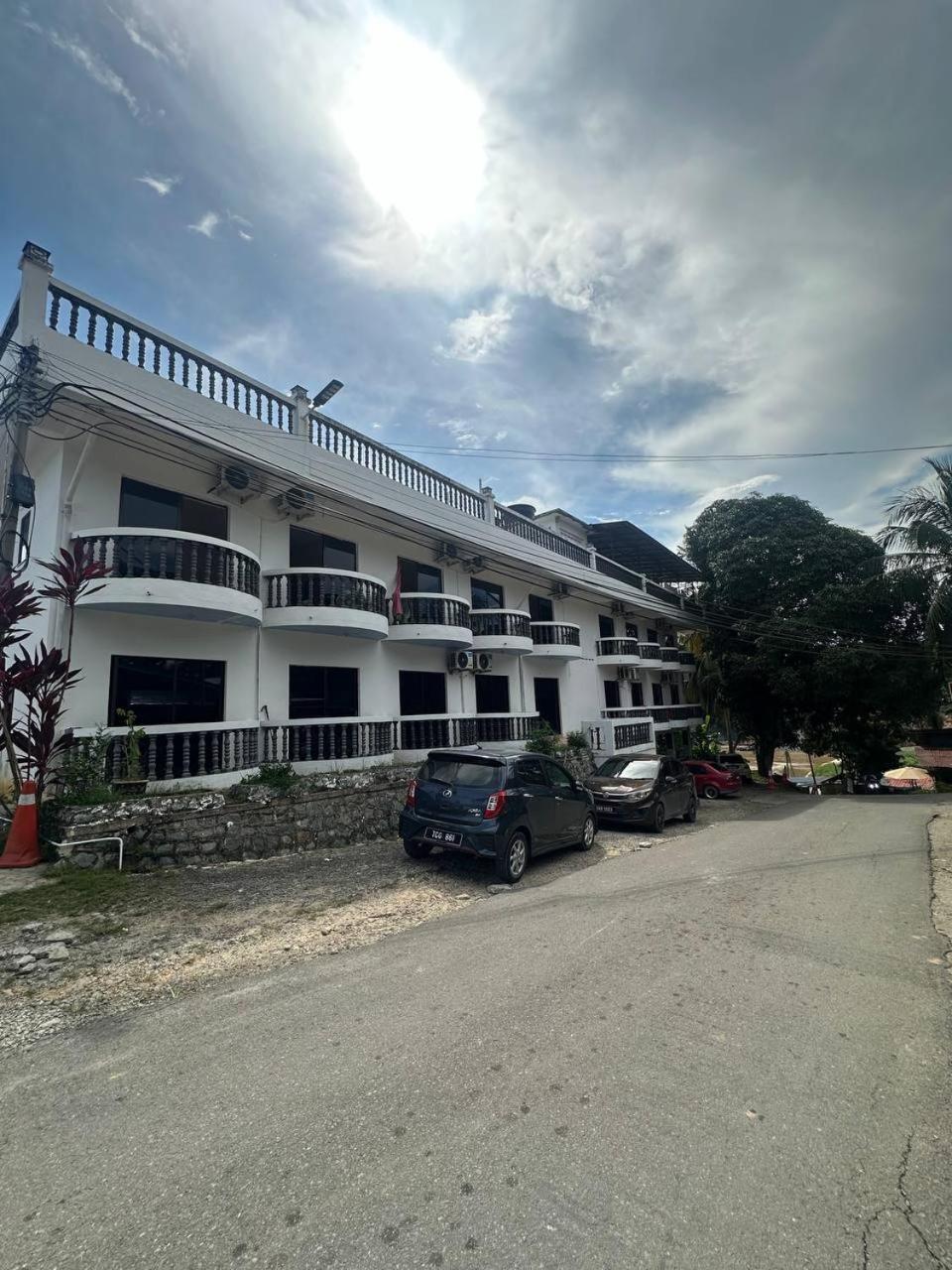 Teresek View Motel Kuala Tahan Exterior photo